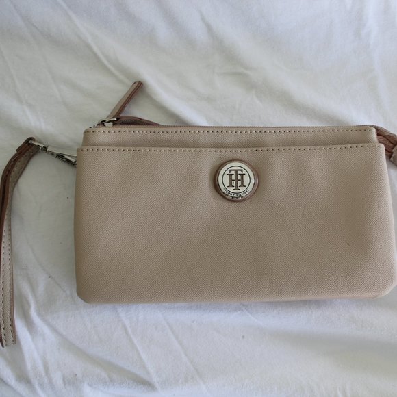 Tommy Hilfiger Handbags - Tommy Hilfiger Wristlet Purse Clutch